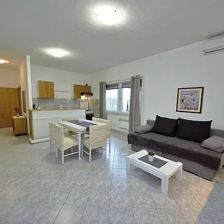 Vesna Villa *