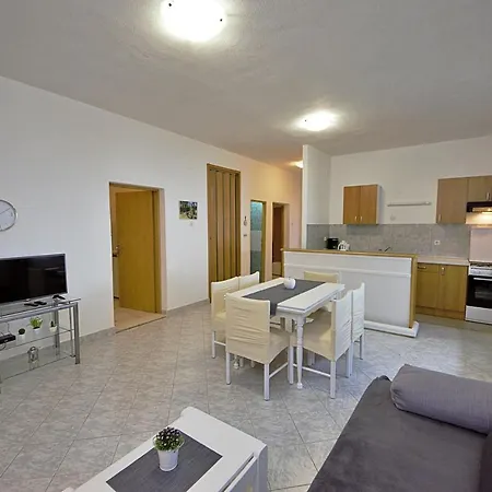 Vesna Villa *